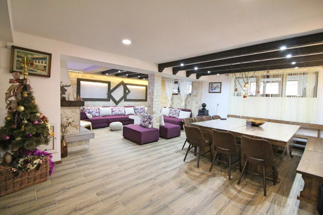 Ice Jewel Chalet: Ski-Ready Retreat Near Bansko Gondola