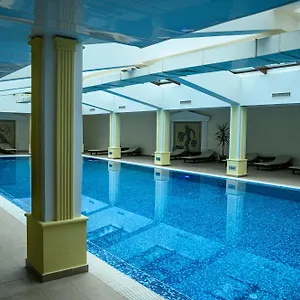 4* Otel Parklands & Pool