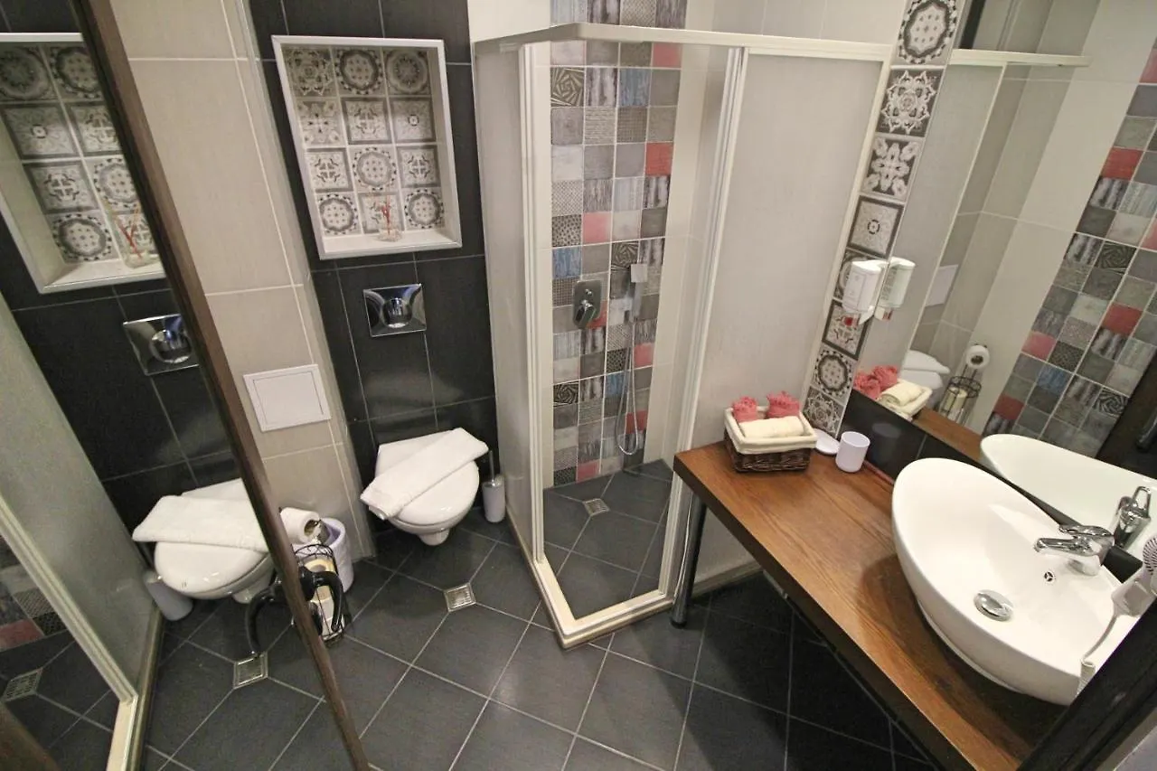 Ice Jewel Chalet: Ski-Ready Retreat Near Bansko Gondola Chalet