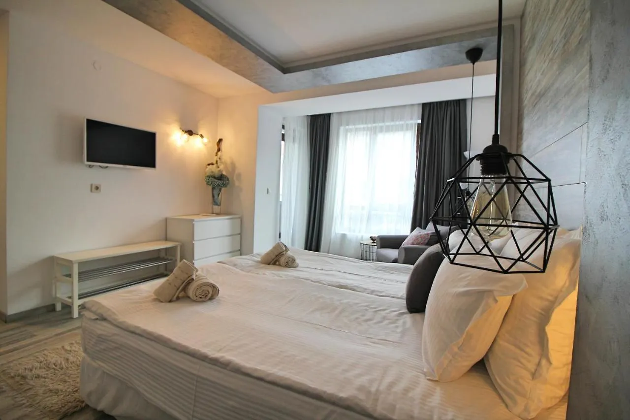 Ice Jewel Chalet: Ski-Ready Retreat Near Bansko Gondola 0*,  Bulgaria