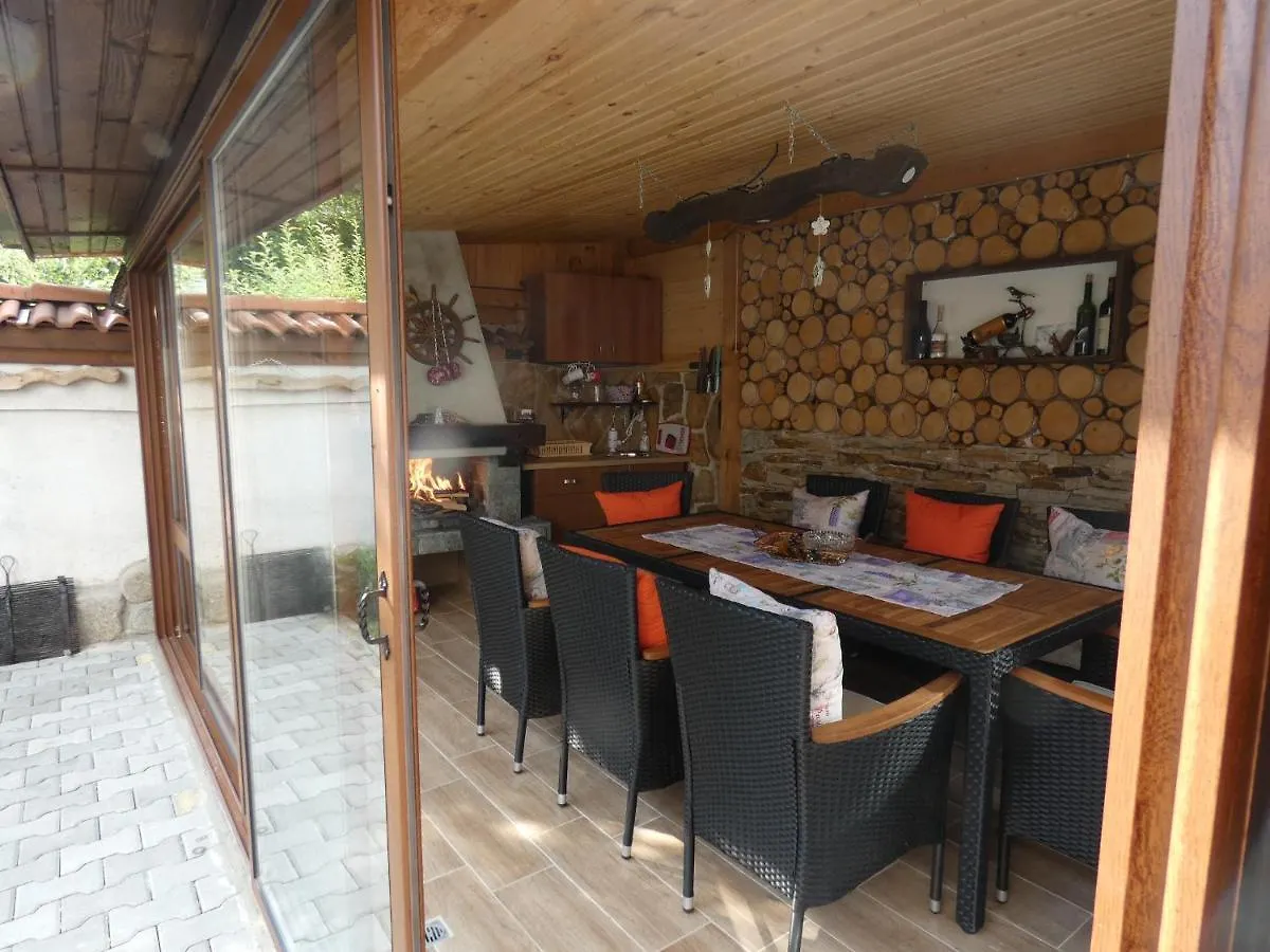 Ice Jewel Chalet: Ski-Ready Retreat Near Bansko Gondola