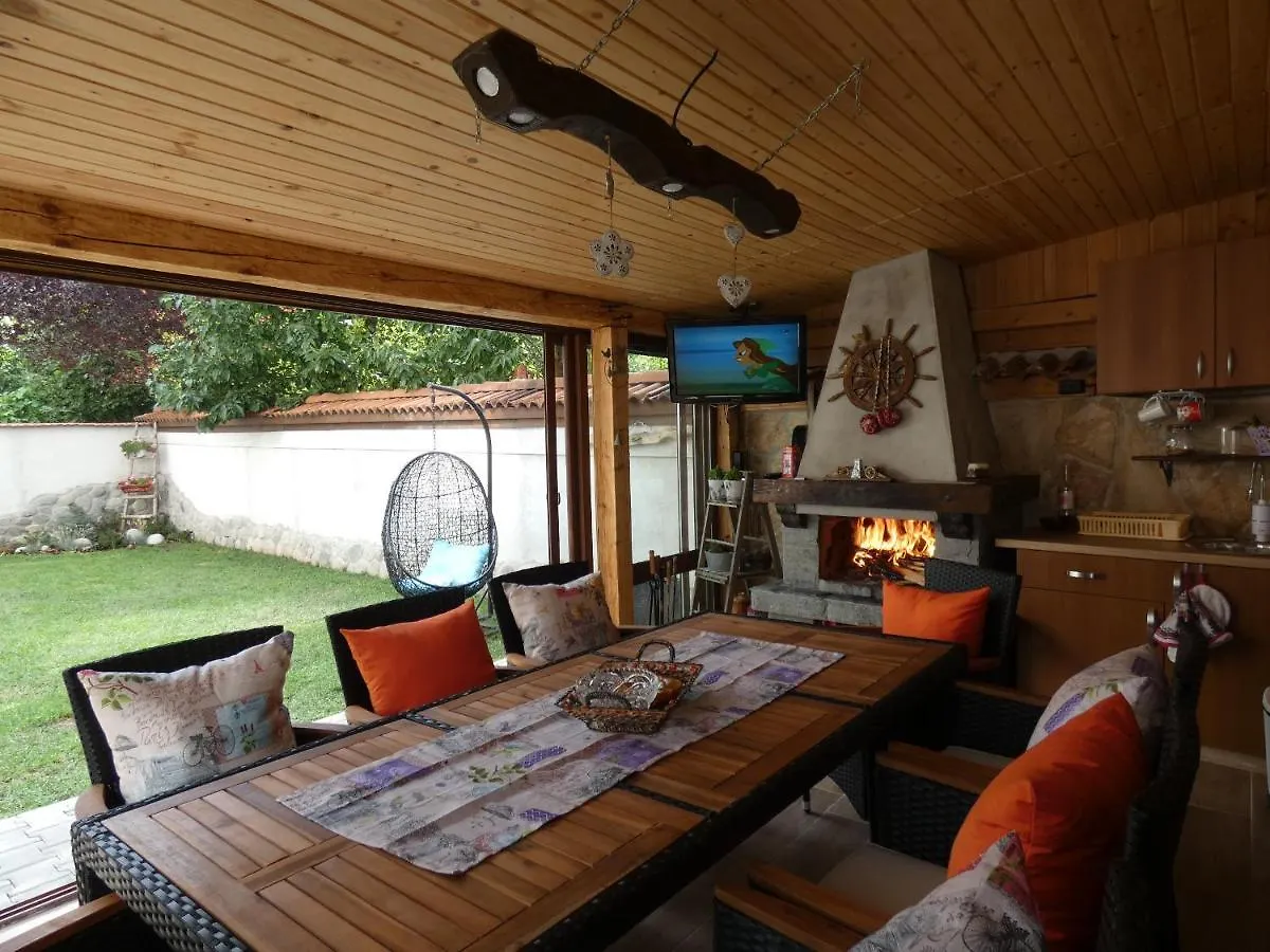 Chalet Ice Jewel Chalet: Ski-Ready Retreat Near Bansko Gondola